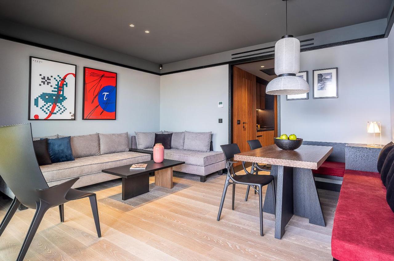 3 Pines Design Living *