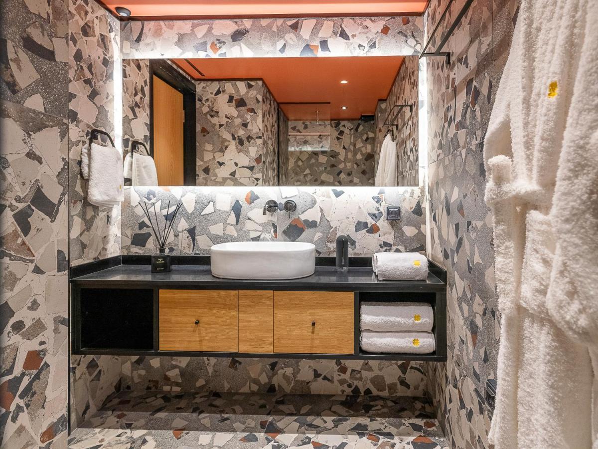 3 Pines Design Living *